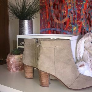 Toms Taupe ZIP Up Booties. Size 7